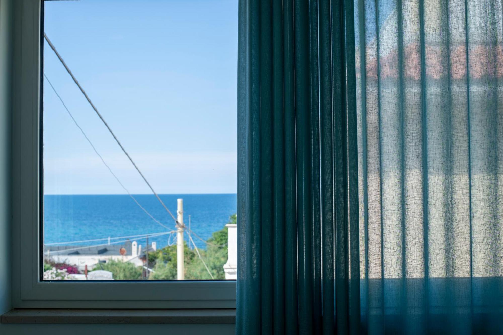 Dimora Nesea Bed & Breakfast Cozze Екстериор снимка