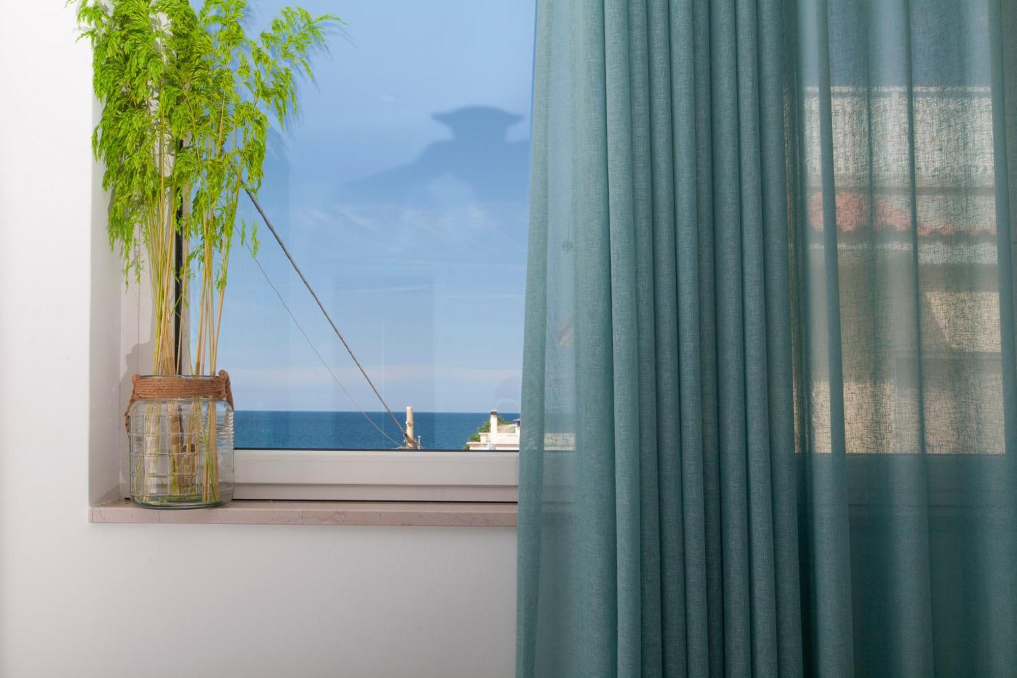 Dimora Nesea Bed & Breakfast Cozze Екстериор снимка